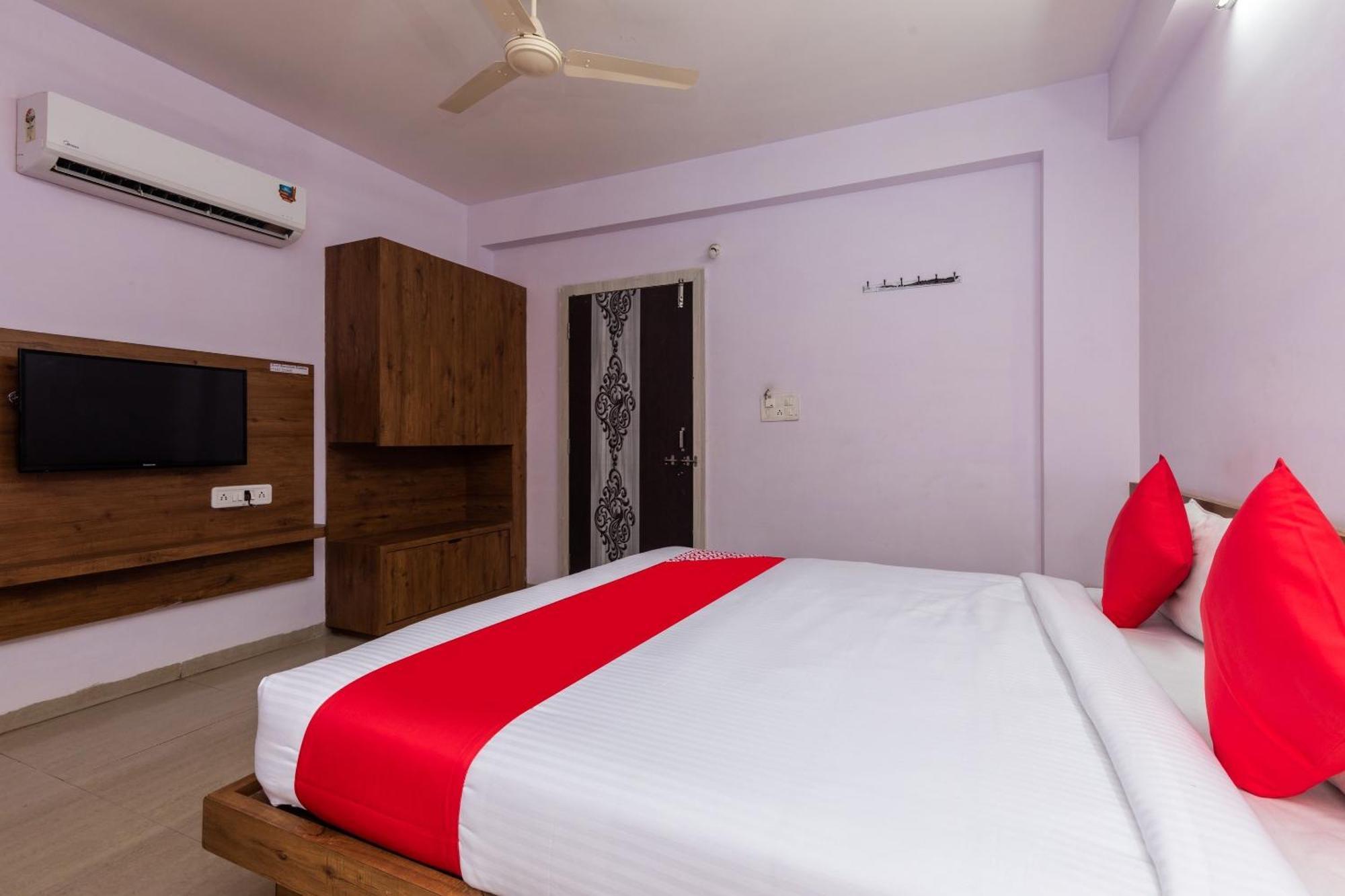 Collection O Prince Palace Ratlam Exterior photo