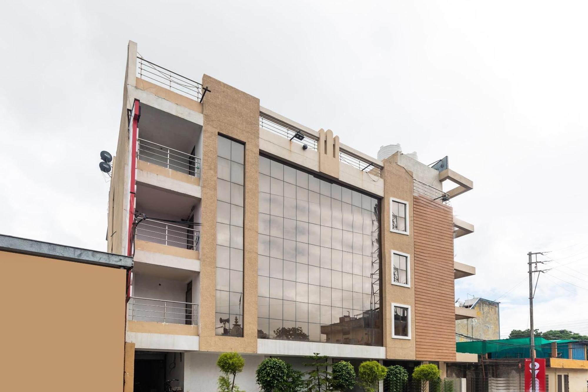 Collection O Prince Palace Ratlam Exterior photo